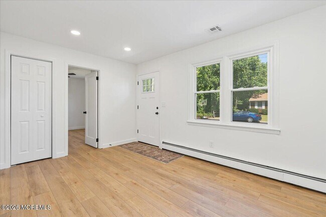 Building Photo - 501 Azalea Dr