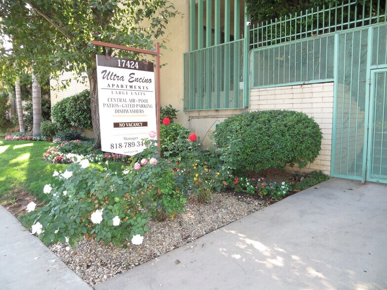 Building Photo - 17424 Burbank Blvd