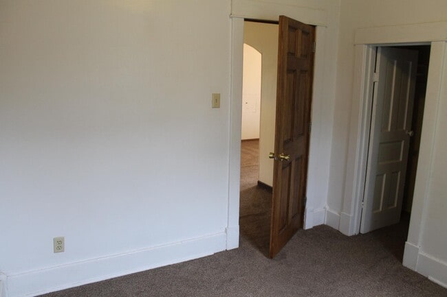 Building Photo - 707 W Main St