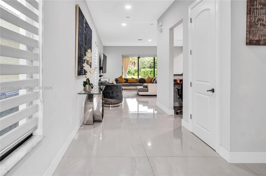 Building Photo - 8645 NW 39th Ct