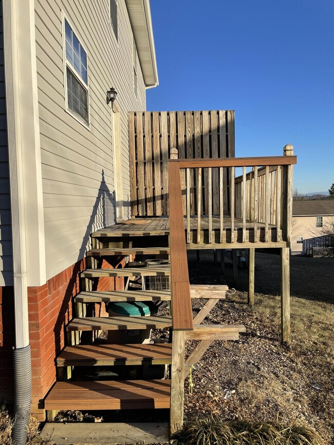 Building Photo - 1104 Village Ct