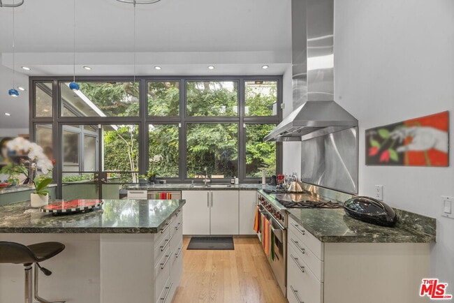 Building Photo - 354 14th St