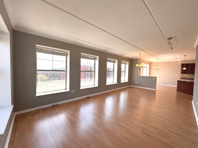 Building Photo - 656 Pearson St