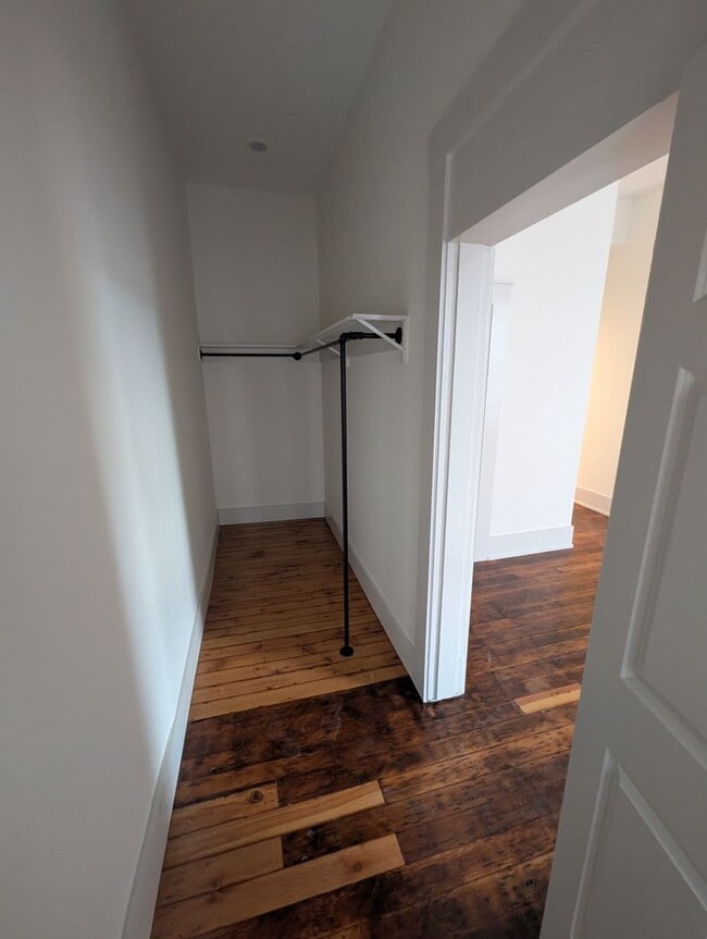 Building Photo - Beautifully Renovated, Elegant Apartments in Historic Covington