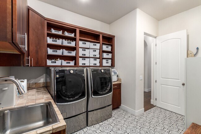 Building Photo - Beautiful 6-bedroom basement home