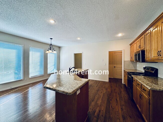 Building Photo - Blue Valley Northwest home on a cul-de-sac w/ granite counters, ss appliances and fenced yard!