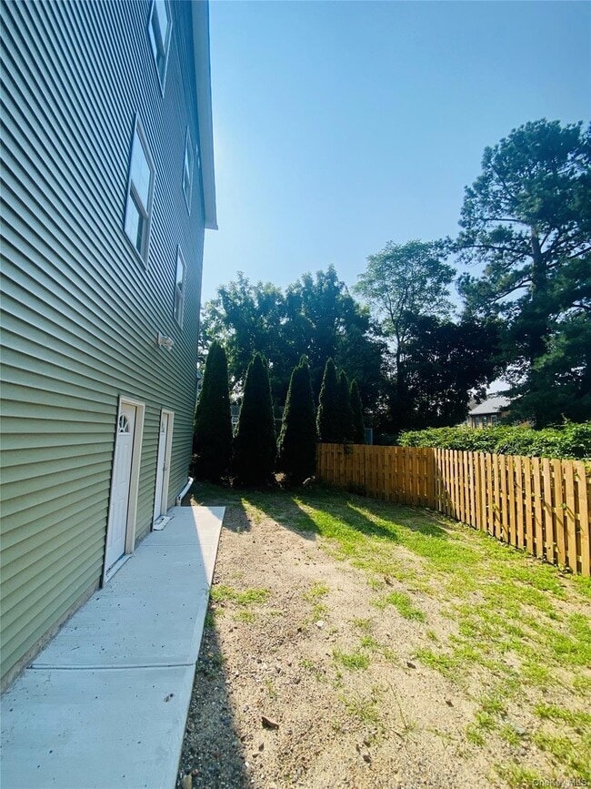 Building Photo - 6 Sweezy Ave