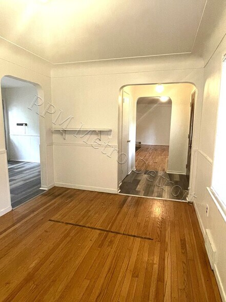 Building Photo - 32851 Linderman Ave