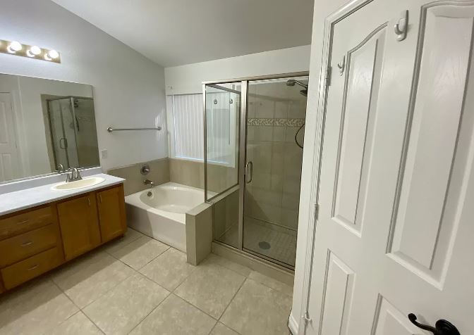 master bath - 730 Altacrest Dr