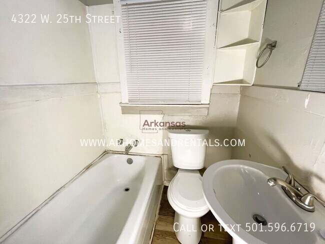 Building Photo - 4322 W 25th St