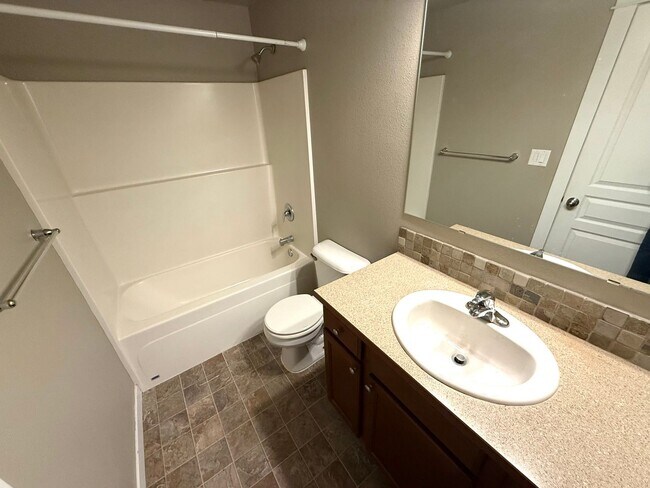 Building Photo - SCHEDULE A TOUR TODAY TO VIEW THIS STUNNING HOME IN SW REDMOND!!