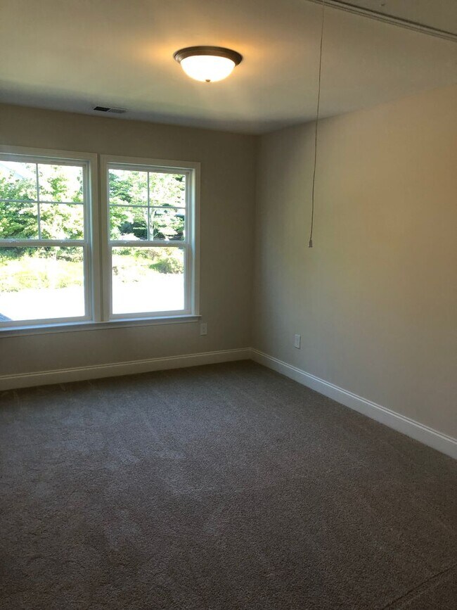 Building Photo - Greenville, 3BD/2.5, 1641SF