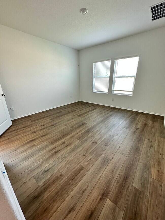 Building Photo - 112 Golden Grove Pky