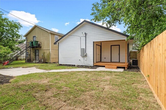 Building Photo - 2811 Winbern St