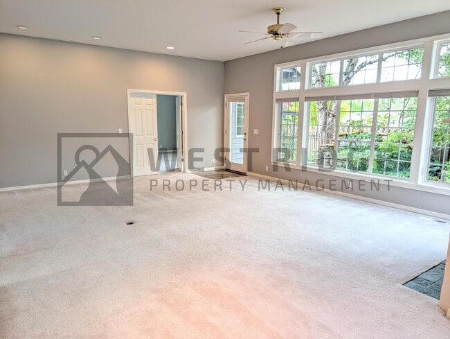 Building Photo - 632 NW Pacific Grove Dr
