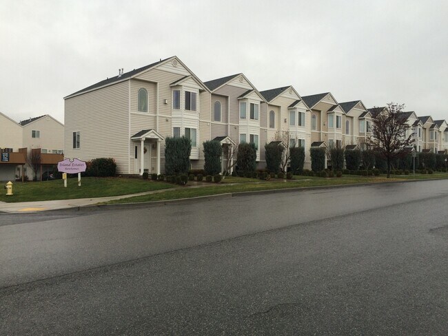 Building Photo - 2 Bedroom, 2.5 bath townhome in West Pasco with Bonus Office space