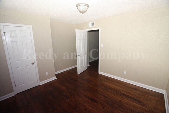 Building Photo - 118 Eastview Dr