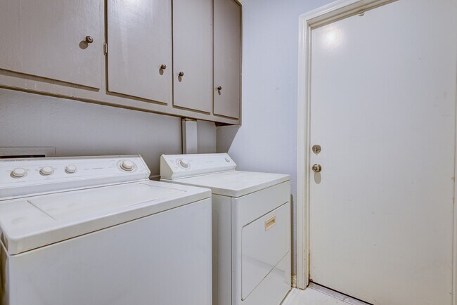 Building Photo - 6126 Rena St