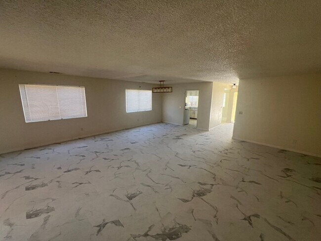 Building Photo - Charming 3-Bedroom in Spring Valley Lake