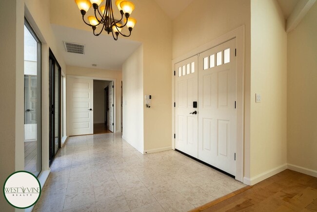 Building Photo - Chic 4 Bedroom, 2.5 Bath Single-Story Home