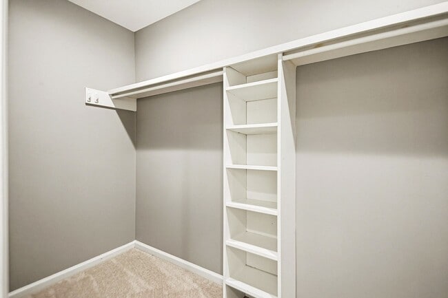 Building Photo - 6 Lisa Ct