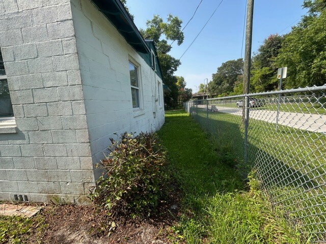 Building Photo - 1602 Wambolt St
