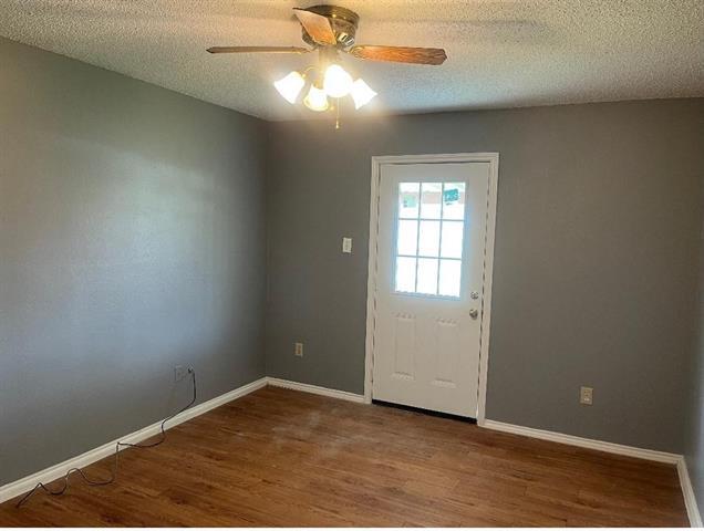 Building Photo - 215 Christina Pl