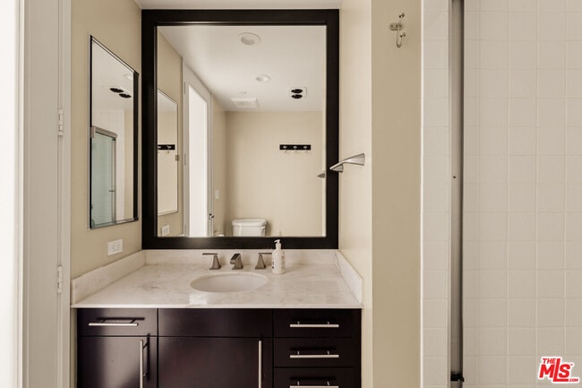 Building Photo - 10350 Wilshire Blvd