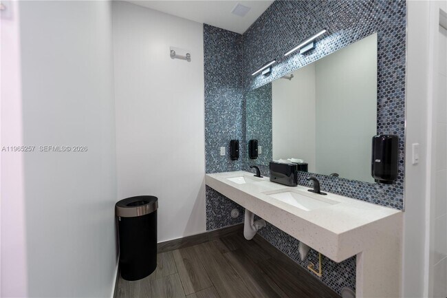 Building Photo - 17011 N Bay Rd