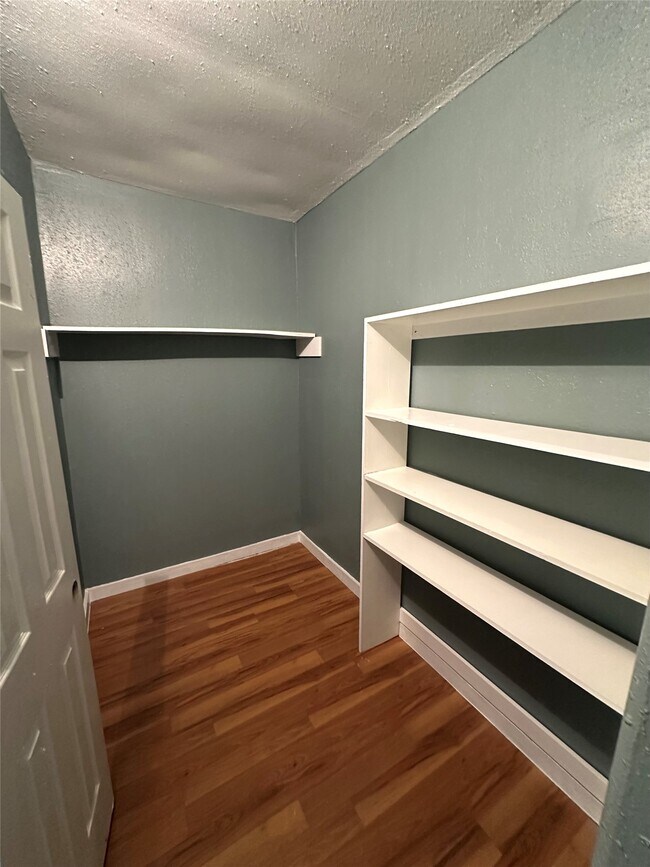 Building Photo - 8611 Findlay St