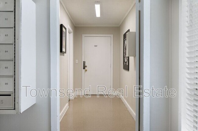 Building Photo - 5874-H Century Oaks Drive