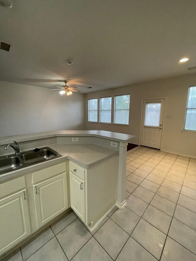 Building Photo - 2926 Loganberry Park Ln