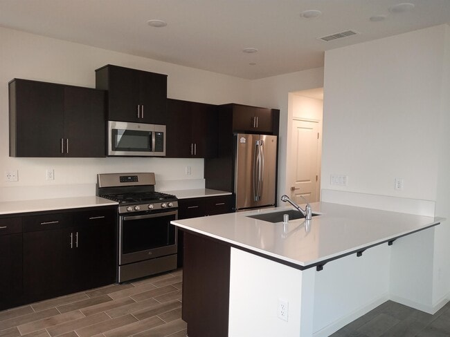 Building Photo - 1945 Kelly Ln