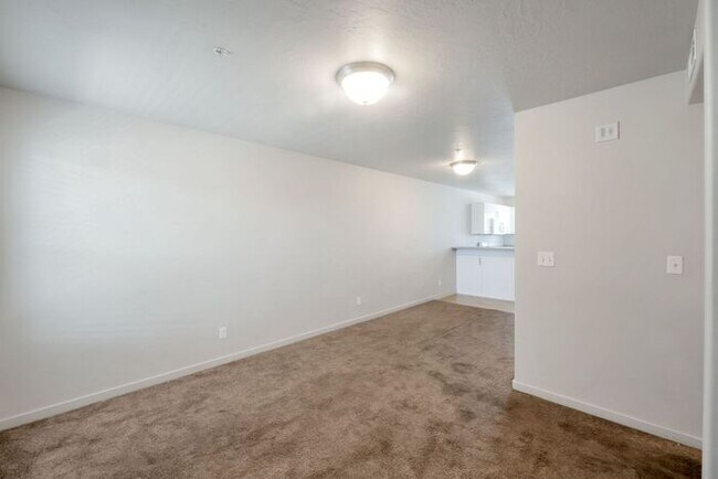Building Photo - Beautiful Modern Orem Condo w free interne...