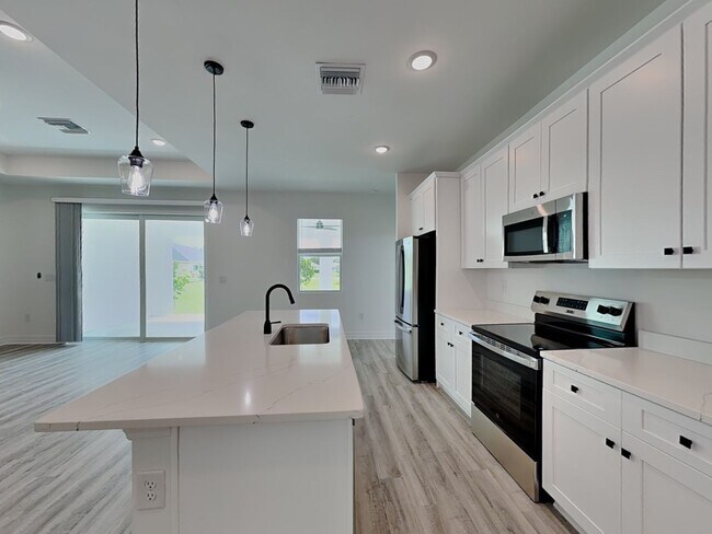 Building Photo - 16040 Galiano Ct