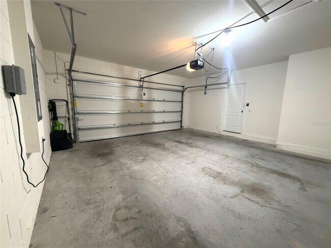 Building Photo - 1329 Derry Ave