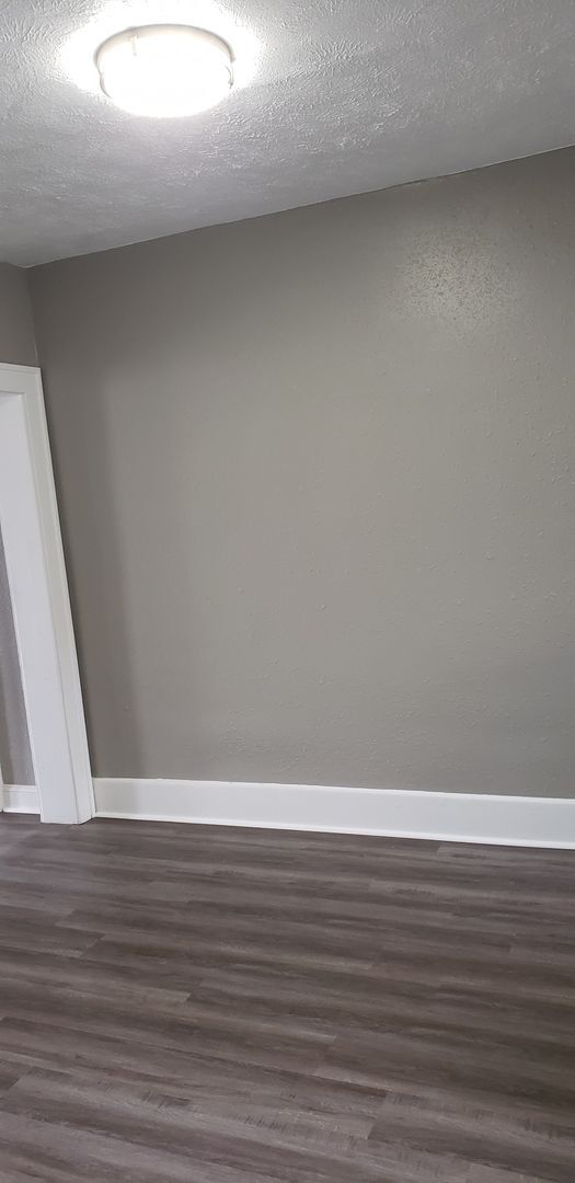 Building Photo - 2 bedroom 1 bath apartment
