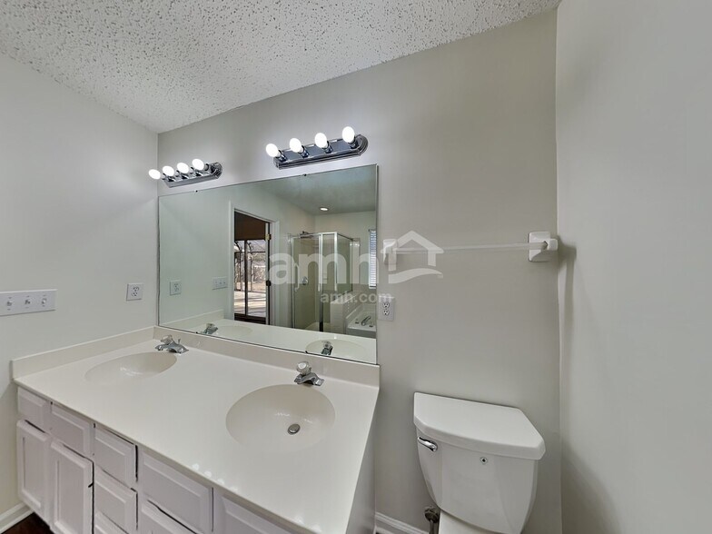 Building Photo - 12210 Longmont Dr