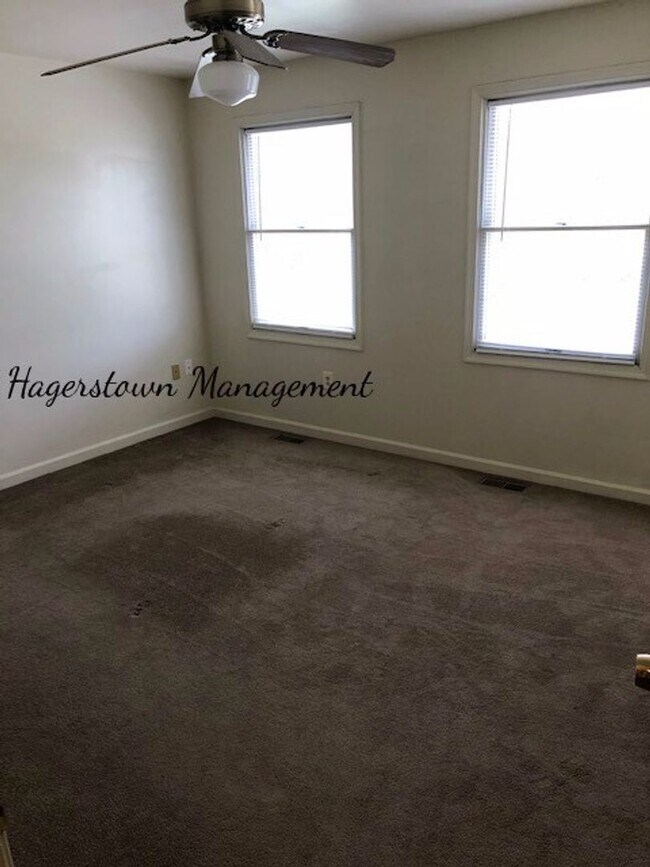 Building Photo - Duplex in Williamsport