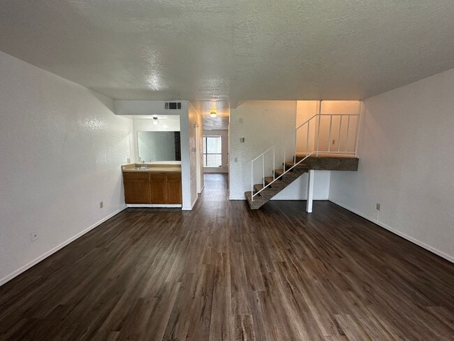 Building Photo - 1311 Eastgate Dr