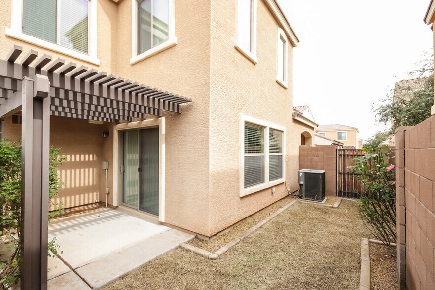 Building Photo - 3301 E Loma Vista St
