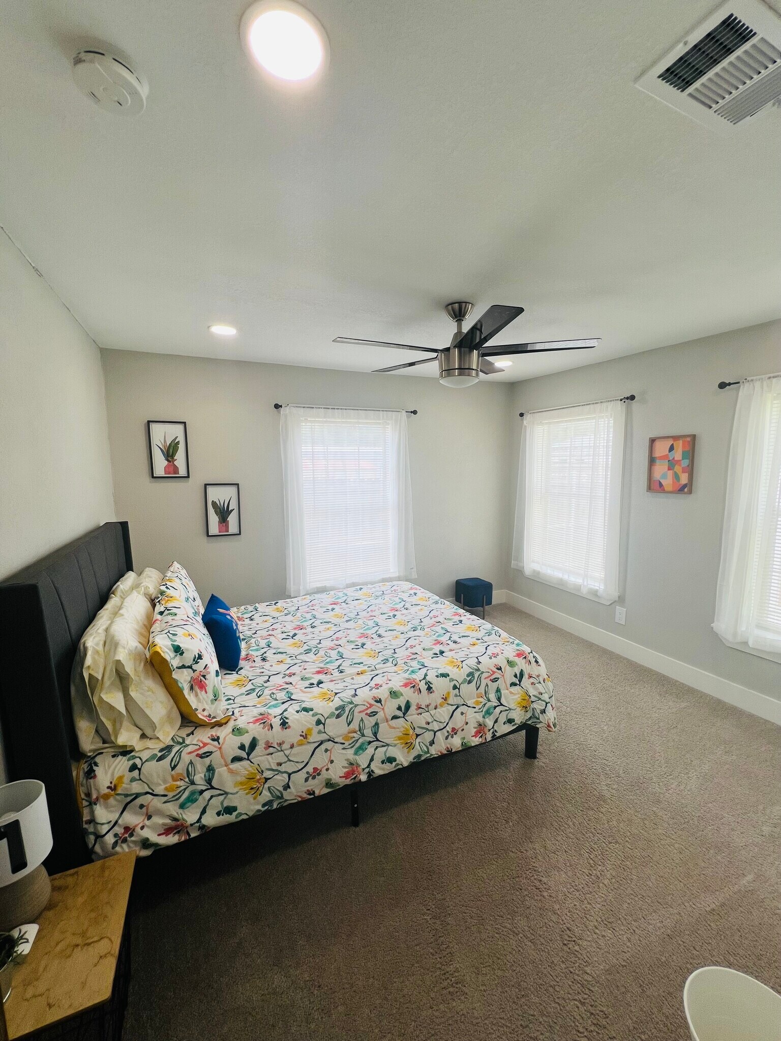 Building Photo - 611 W Page Ave