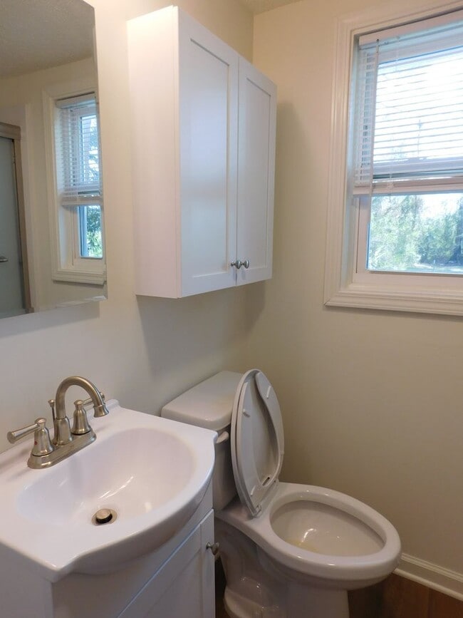 Building Photo - 421 Church Rd