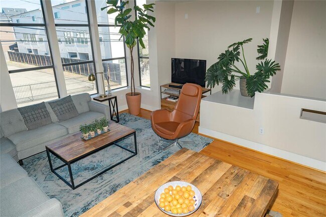 Building Photo - 1037 Bonner St