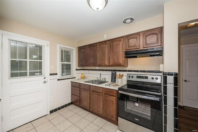 Building Photo - 1424 Golden Dr