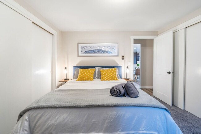 Building Photo - 3202 15th Ave W