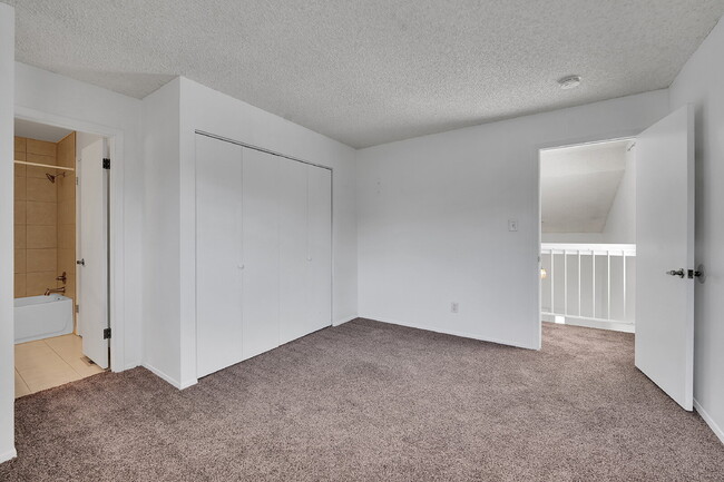 Building Photo - $2,200 - 3 Bed 3 Bath Home with 2 Primary ...