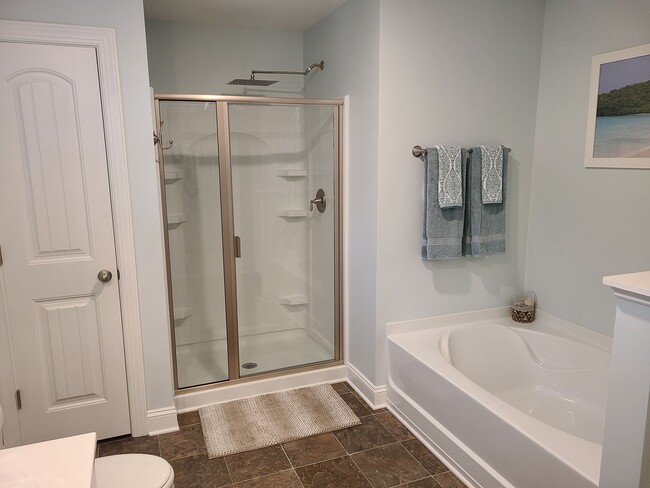 Building Photo - 4 Bed, 2.5 Bath located in Mimosa Bay Comm...