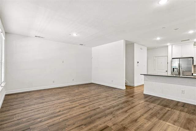 Building Photo - 537 Parkside Dr
