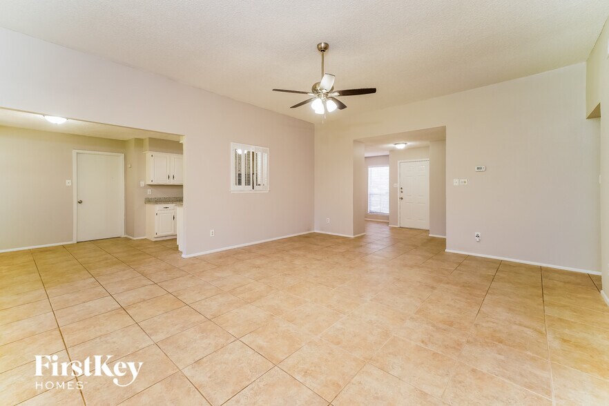 Building Photo - 1702 Jay Schellman St